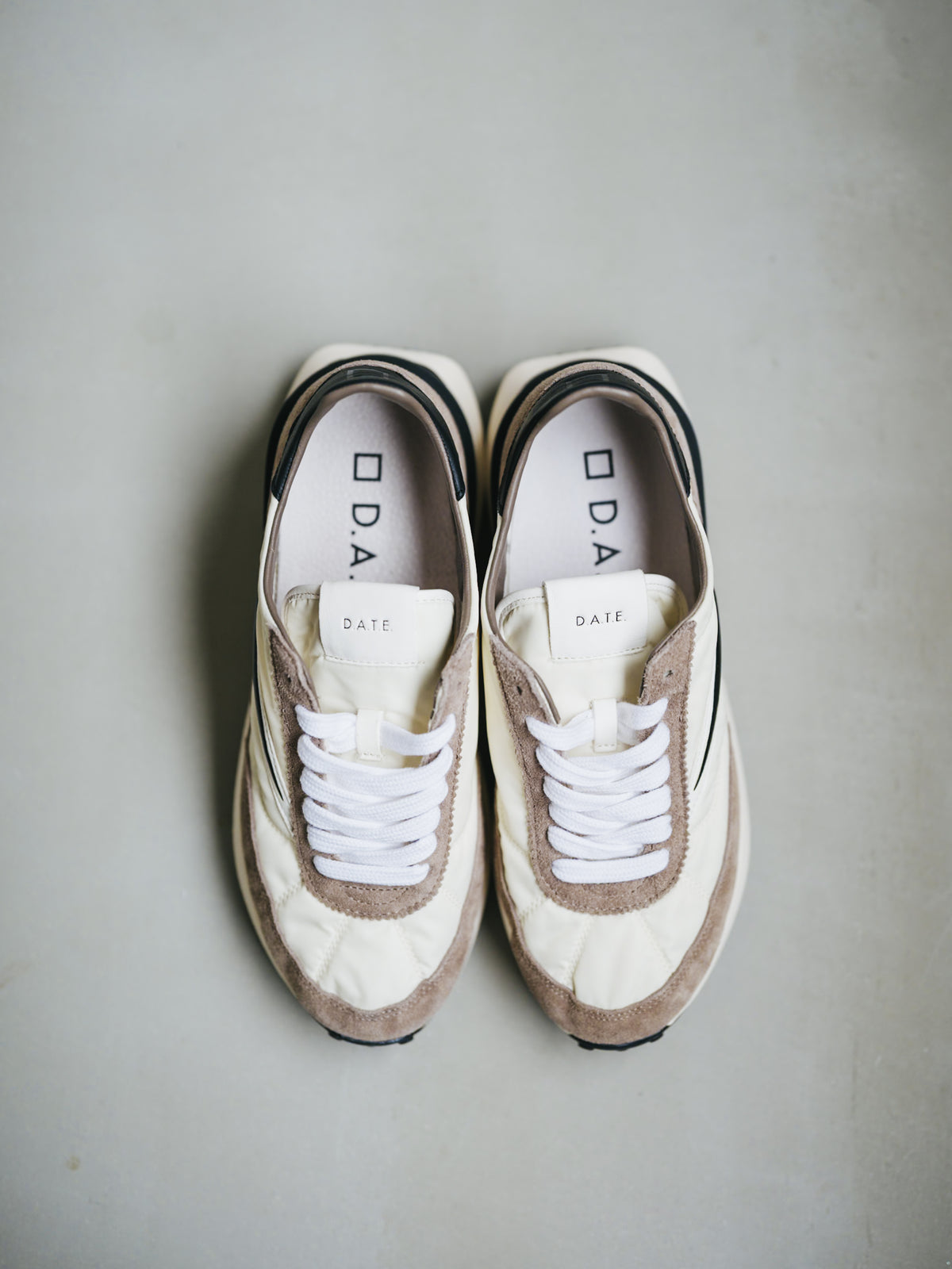 D.A.T.E Athleta NYLON MILK-BLACK | ベージュ配色