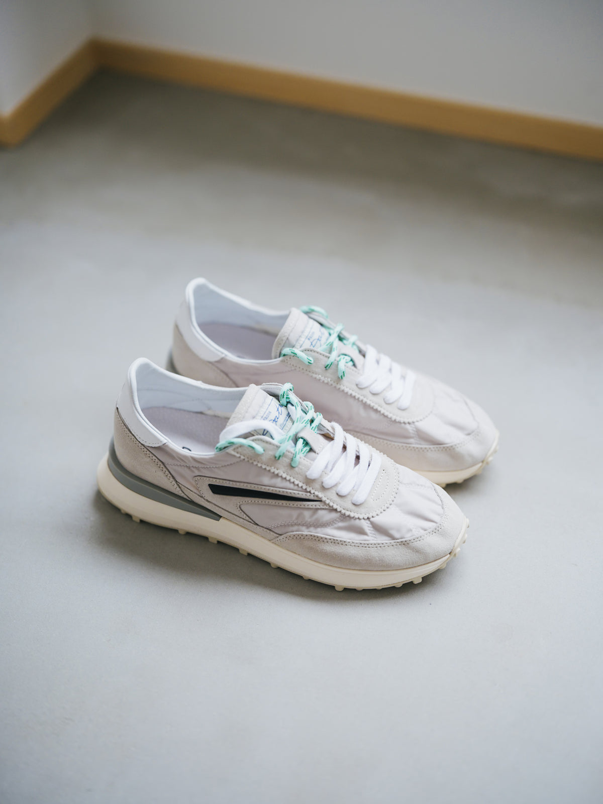 LIG LIGHT GREY R