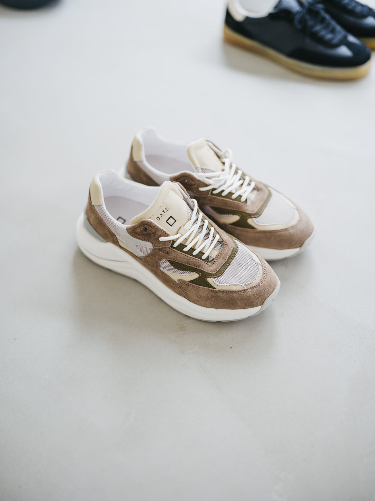 D.A.T.E. FUGA MESH SAND｜メッシュ×スエード ダッドスニーカー