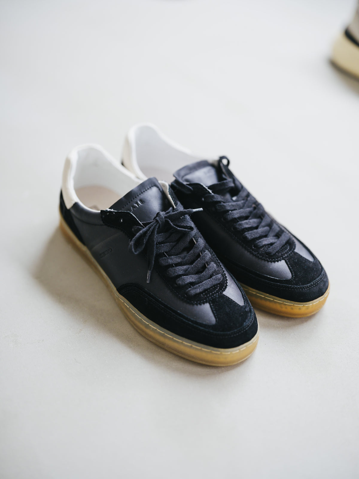 D.A.T.E. SPORTY MONO BLACK｜オールブラック スニーカー