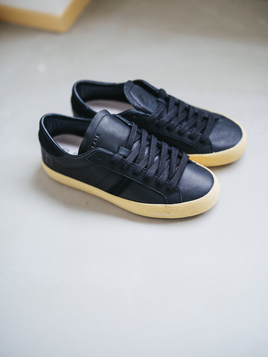 Hill Low MONO BKACK