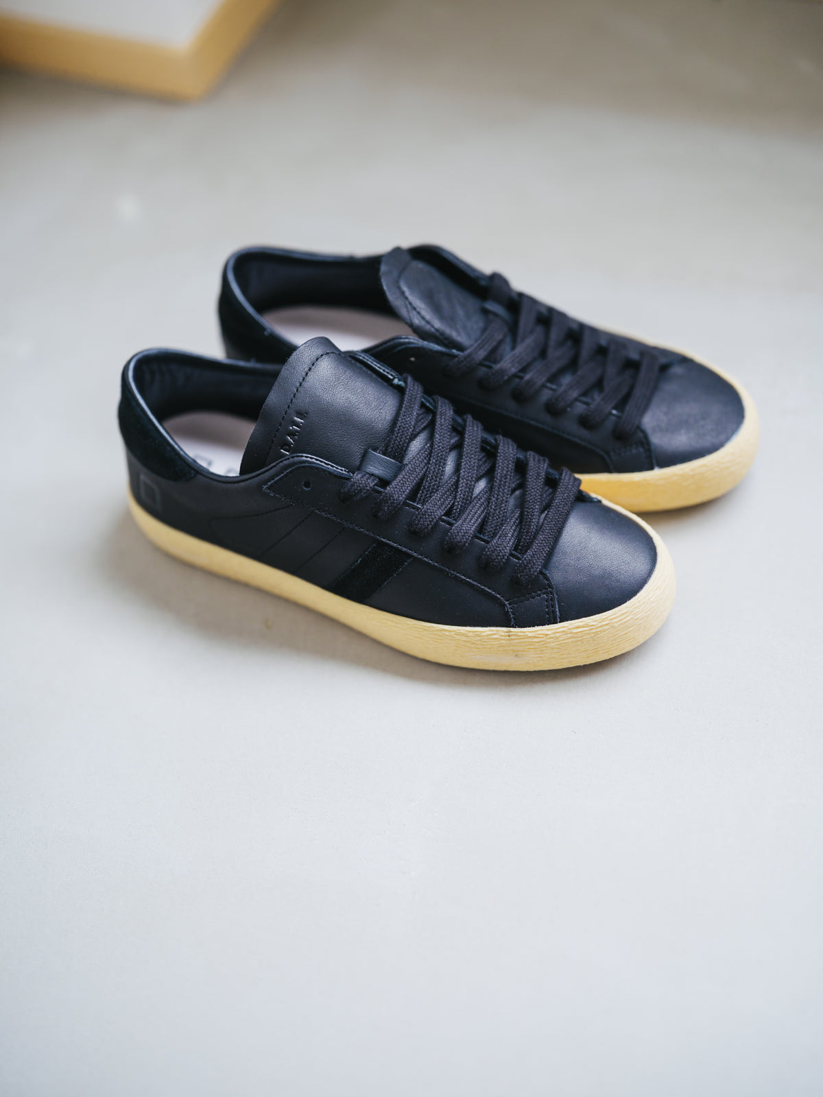 Hill Low MONO BKACK