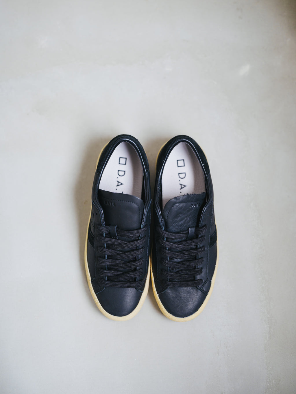 Hill Low MONO BKACK