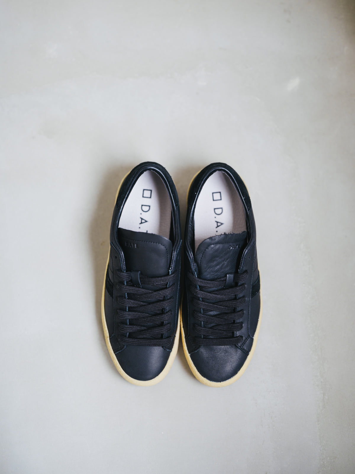 Hill Low MONO BKACK