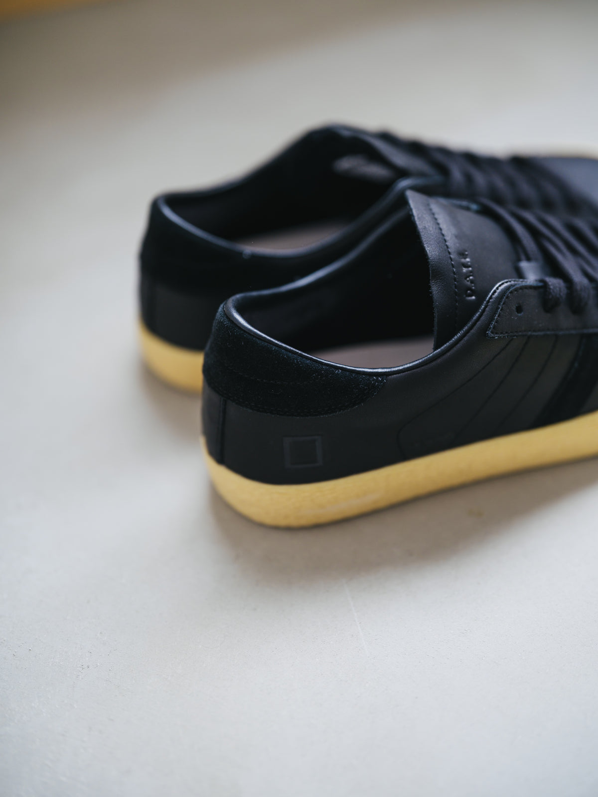 Hill Low MONO BKACK